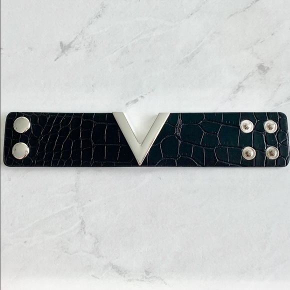Black Croc Leather Silver V Cut Cuff Bracelet - Picture 3 of 11